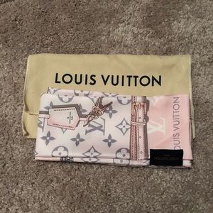 SOLD Louis Vuitton Confidential Pink Bandeau NEW
